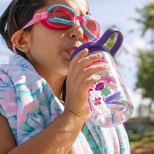 【7天左右发】CamelBak 驼峰儿童水杯 吸管水杯 龙口水杯  (请勿用70°C以上开水浸泡，以免杯子发生变形) 商品图0