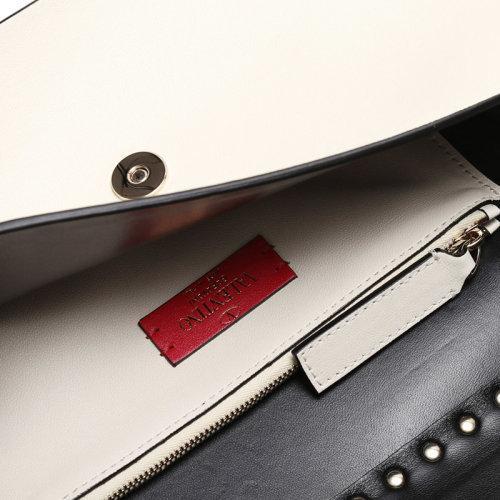 【现货秒发】Valentino/华伦天奴 女士皮质铆钉装饰手拿包 SW2B0E80BOL 商品图4
