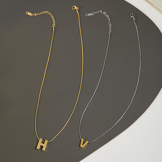 Oflye潮流饰品 钛钢字母项链女ins简约金属锁骨链吊坠网红冷淡风颈链脖子配饰 商品图0
