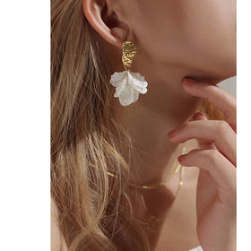 Oflye潮流饰品 白色花瓣耳环女夸张气质森系干花花朵耳坠新款耳钉永生花耳饰