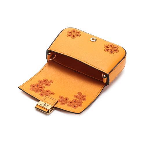 【国内现货】FENDI/芬迪 2021款 女士BAGUETTE系列皮革/织物吊饰挂饰单肩斜挎包 7AR844 AFCS 商品图3