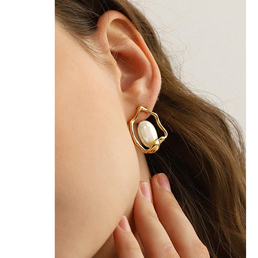 Oflye潮流饰品 巴洛克珍珠耳环新款潮气质法式复古耳钉女ins风不规则耳饰 商品图1