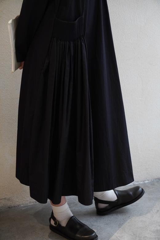 ECOLE DE CURIOSITES 卡其/黑色 风琴褶皱连衣裙 商品图11