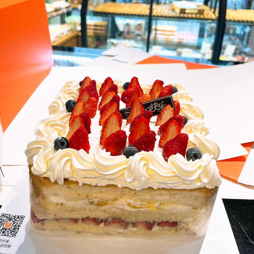 味美特“草莓夏洛特”草莓大汇聚奶油蛋糕 商品图2