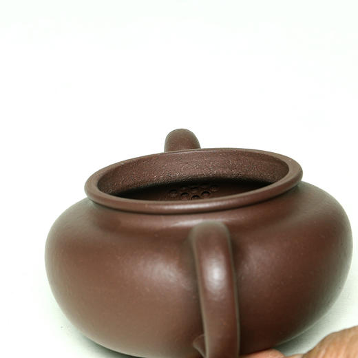 【古雅沉稳】锦壶御品 王春燕作品 粗砂紫泥 200cc 仿古 礼盒装 商品图2