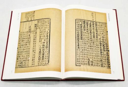 重点推荐：《黄侃黄焯批校昭明文选》，精装全10册

《黄侃黄焯批校昭明文选》，精装全10册，16开，四色印刷，3600多页，黄侃、黄焯批校，据清同治八年湖北崇文书局翻刻胡克家本底本影印，崇文书局202 商品图10