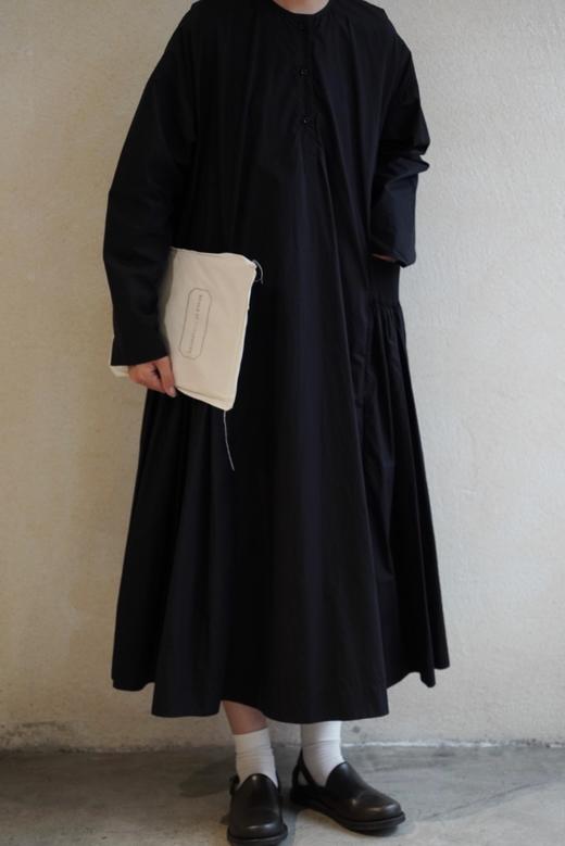 ECOLE DE CURIOSITES 卡其/黑色 风琴褶皱连衣裙 商品图8