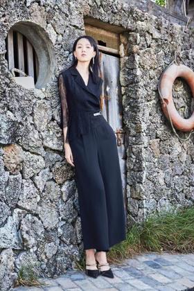 2楼L.MAIXIA蕾丝和聚酯纤维拼接连体裤2022年新款