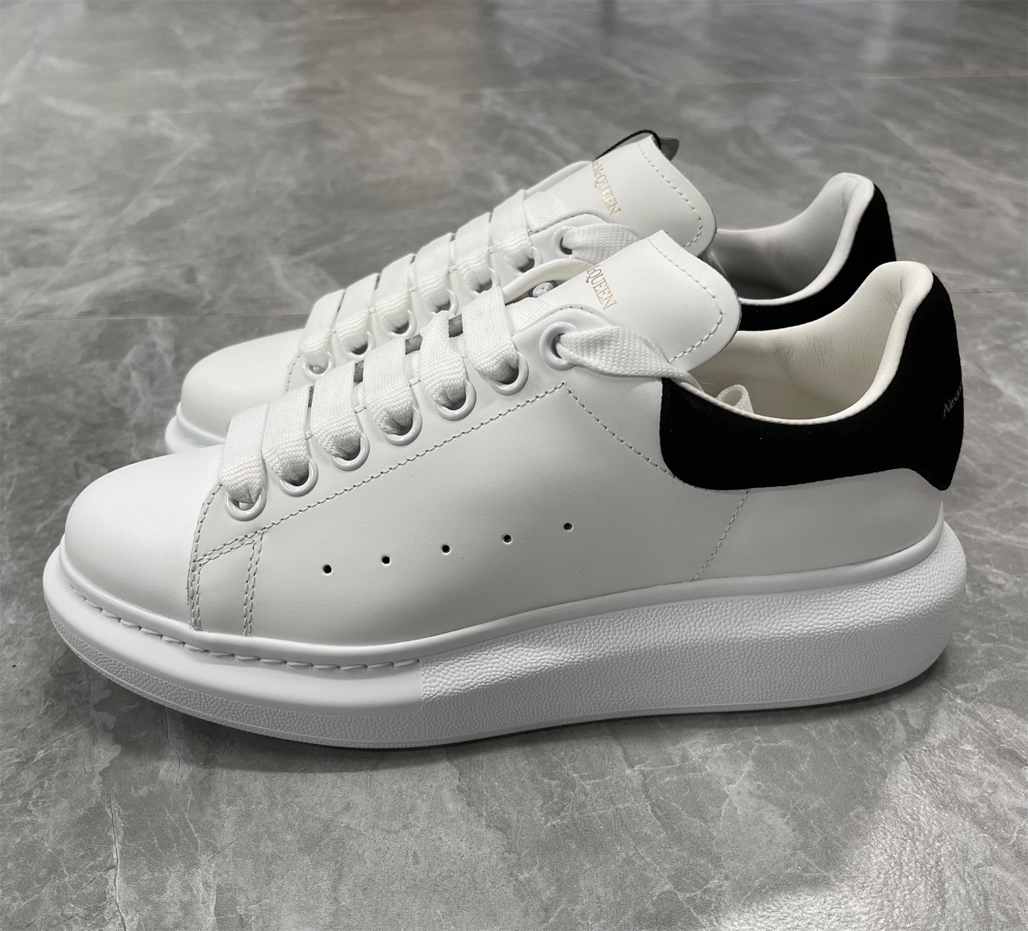 麦昆MCQ小白鞋厚底松糕情侣板鞋