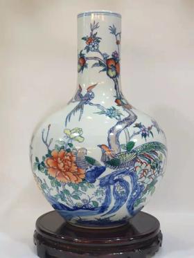 青花斗彩富贵长寿天球瓶