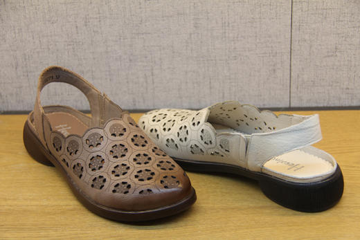 豪行2021夏新款21235777复古真皮女鞋粗跟镂空鞋民族风圆头凉鞋女 专柜正品 商品图5