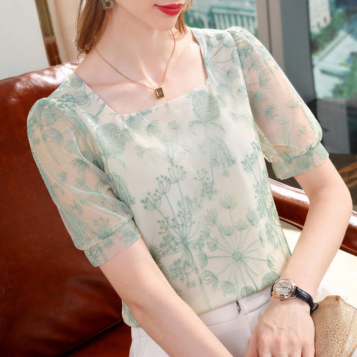 短袖雪纺衫，刺绣雪纺洋气小衫法式方领泡泡袖上衣SG-T2X0074 商品图1