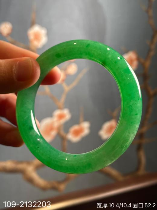 109-2132203，阳艳绿手镯。圈口52.2。具体价格微信咨询 商品图6