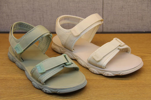 豪行夏季新款20278013运动凉鞋女真皮平底鞋百搭时尚软底舒适女鞋 商品图4