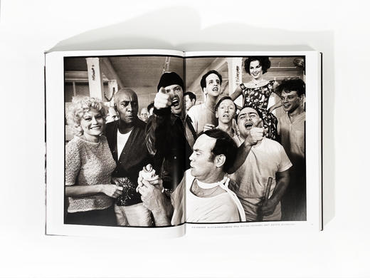 后浪  《幕后》 传奇女性摄影师玛丽·艾伦·马克 四十年好莱坞经典片场实录 黑白质感影像 捕捉每一个成就伟大电影的时刻 商品图14