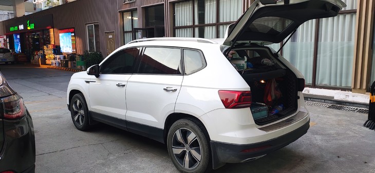 汽车使用的玻璃水，到底有什么用？老司机告诉你，别再花冤枉钱