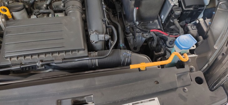 汽车使用的玻璃水，到底有什么用？老司机告诉你，别再花冤枉钱