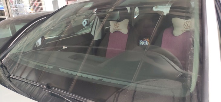 汽车使用的玻璃水，到底有什么用？老司机告诉你，别再花冤枉钱