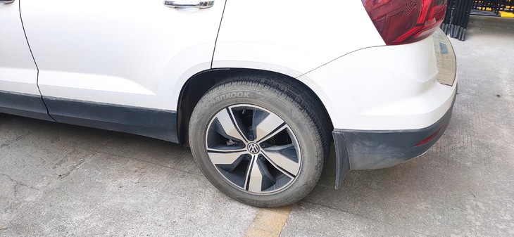 汽车使用的玻璃水，到底有什么用？老司机告诉你，别再花冤枉钱