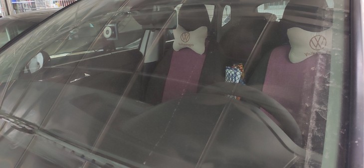 汽车使用的玻璃水，到底有什么用？老司机告诉你，别再花冤枉钱