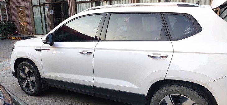 汽车使用的玻璃水，到底有什么用？老司机告诉你，别再花冤枉钱