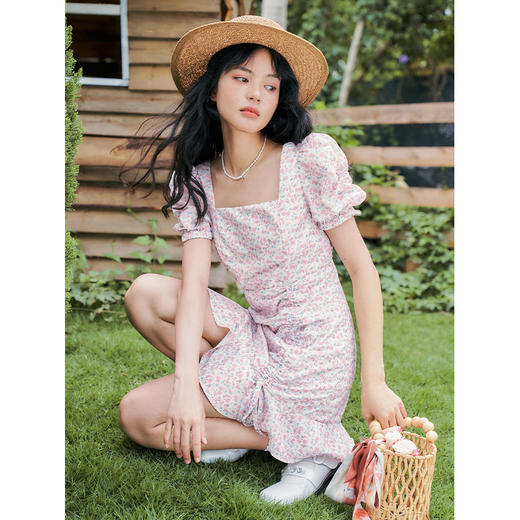 西遇法式碎花连衣裙春夏季新款泡泡袖性感裙子方领V0820558 商品图0
