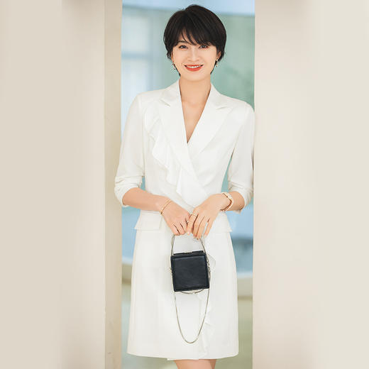 白色显瘦西装裙女2022年春季新款气质女神范收腰西装连衣裙 商品图2