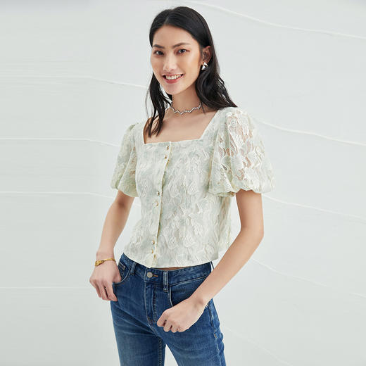 EITIE爱特爱夏季新款短款气质通勤显瘦泡泡袖方领蕾丝小上衣B2213906 商品图2