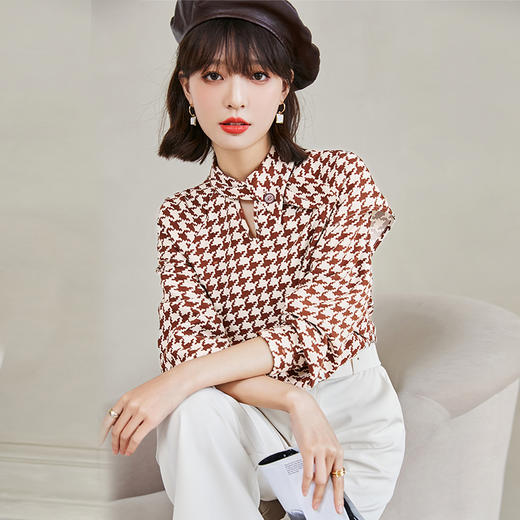早春千鸟格子衬衫女设计感小众不对称别致漂亮挂脖领长袖雪纺上衣  NSM1854 商品图1