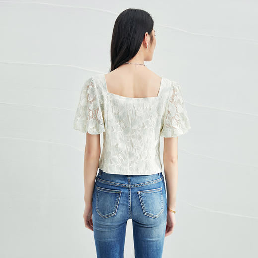EITIE爱特爱夏季新款短款气质通勤显瘦泡泡袖方领蕾丝小上衣B2213906 商品图4