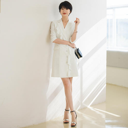 白色显瘦西装裙女2022年春季新款气质女神范收腰西装连衣裙 商品图4