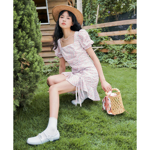 西遇法式碎花连衣裙春夏季新款泡泡袖性感裙子方领V0820558 商品图1