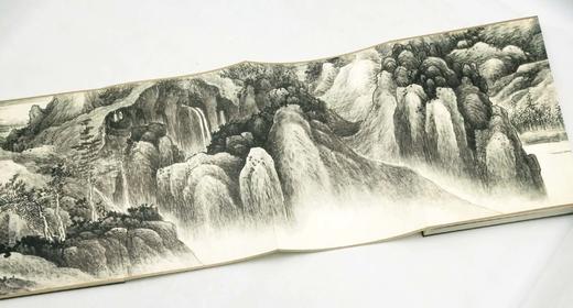 《千岩万壑图》，清 龚贤绘，布面盒装，册页装，约16开，江西人民美术出版社2012年版，定价980，售价168元。

此图写千岩万壑。气势磅礴。山峦、高丘、林木、从树、山涧、寒林、渔艇、农舍、清江、苇 商品图9