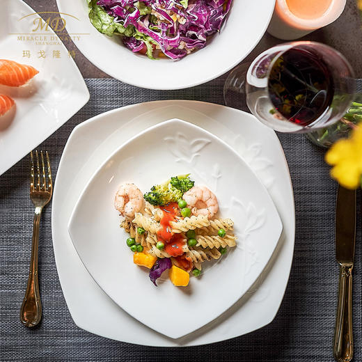 【玛戈隆特】B7F  8人份骨瓷餐具玉兰本色套装家用白浮雕北欧轻奢简约碗盘碟礼盒装 商品图1