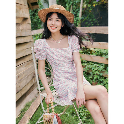 西遇法式碎花连衣裙春夏季新款泡泡袖性感裙子方领V0820558 商品图3