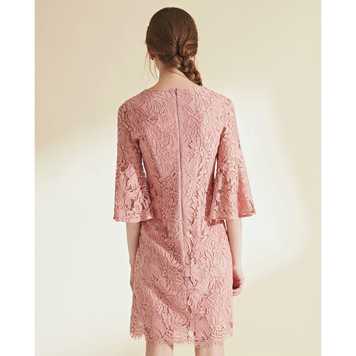 EITIE爱特爱女装蕾丝镂空钩花喇叭七分袖优雅连衣裙D1907319 商品图4