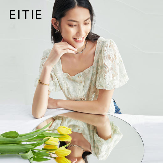 EITIE爱特爱夏季新款短款气质通勤显瘦泡泡袖方领蕾丝小上衣B2213906 商品图0