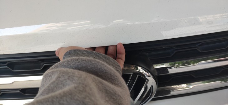 汽车使用的玻璃水，到底有什么用？老司机告诉你，别再花冤枉钱