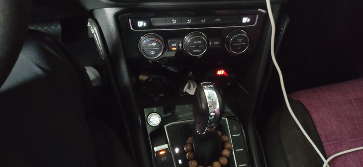 汽车使用的玻璃水，到底有什么用？老司机告诉你，别再花冤枉钱