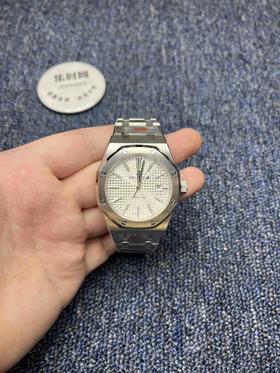 亲民版 爱彼皇家橡树系列AP15400
机芯：搭载进口西铁城