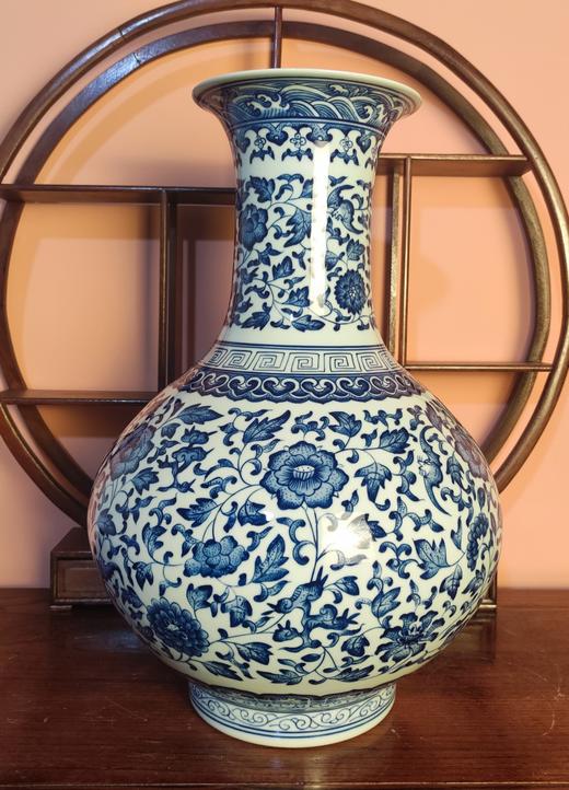 柴窑 ，手绘青花缠枝莲赏瓶 商品图0