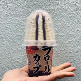 林一二制果条纹杯装冰淇淋