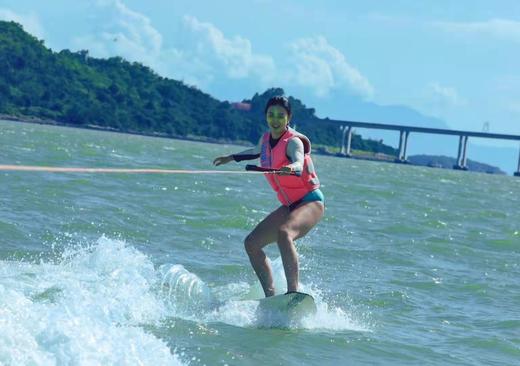 东部湾一天尾波滑水活动 商品图0