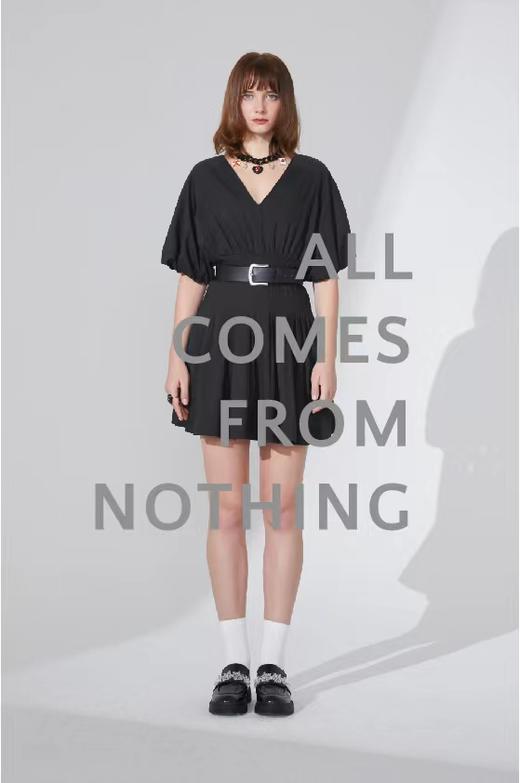 v领泡泡袖连衣裙 商品图0