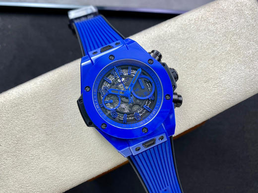 ZF砸重金耗时四年，得以突破传统的陶瓷材料。全新彩色陶瓷采用精湛的技术，将高压力和高热相融合，无需烧制颜料就能锻造陶瓷 商品图10