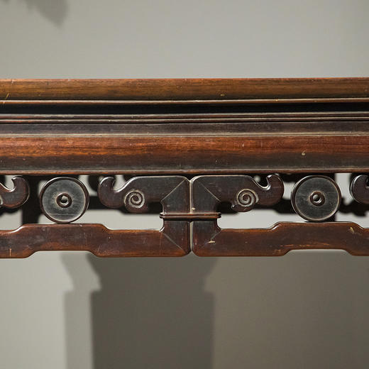 清 红木束腰马蹄腿拐子铜钱纹八仙桌 商品图3