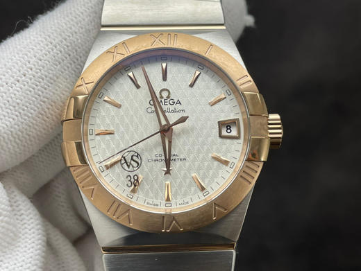 VS2020欧miga星座，欧miga的精髓。 一款非常具有鲜明特点，让人越来越觉得好看的款式。好看的皮囊千篇一律，有趣的万里挑一。 商品图3