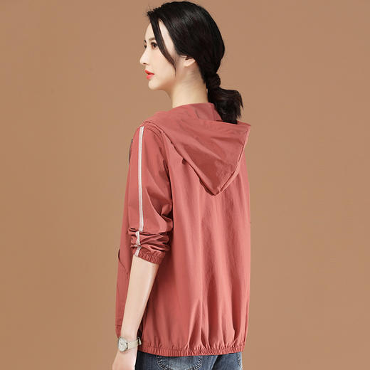 时尚连帽长袖宽松休闲短外套， 女2022新款潮流拼接防晒轻薄棒球服GYM-D2927 商品图2