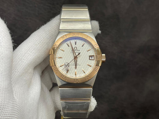 VS2020欧miga星座，欧miga的精髓。 一款非常具有鲜明特点，让人越来越觉得好看的款式。好看的皮囊千篇一律，有趣的万里挑一。 商品图1