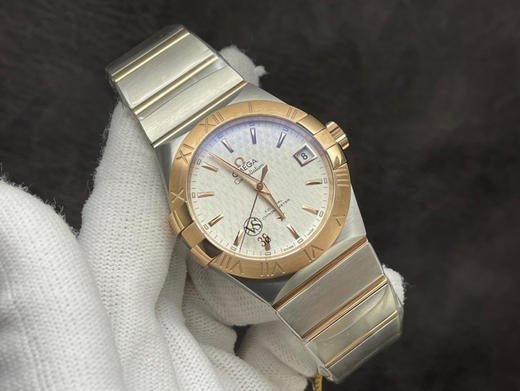 VS2020欧miga星座，欧miga的精髓。 一款非常具有鲜明特点，让人越来越觉得好看的款式。好看的皮囊千篇一律，有趣的万里挑一。 商品图2